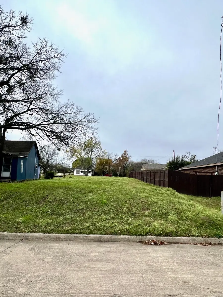 1303 N Shawnee Street, Ennis, TX 75119 - #2