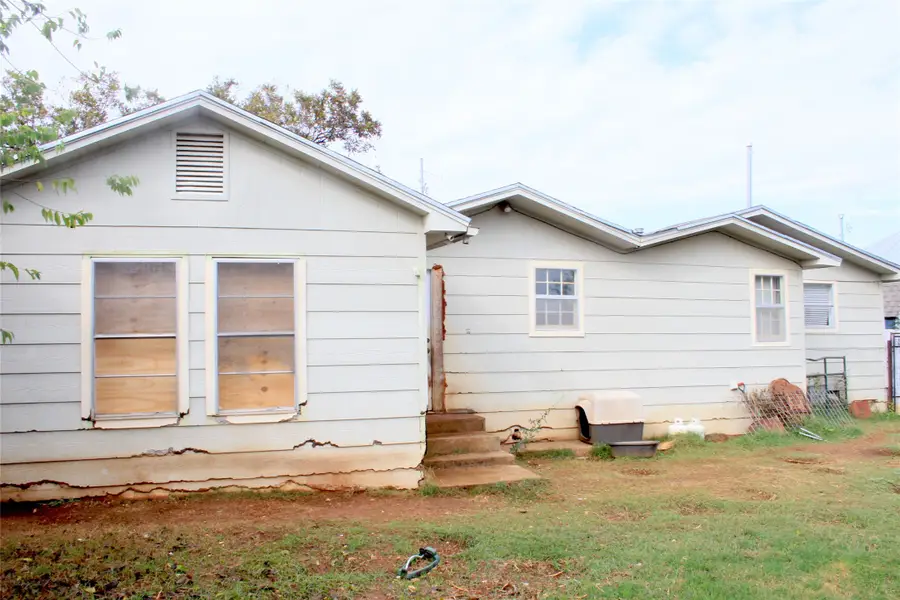 202 N Clear Street, San Saba, TX 76877 - Image #2