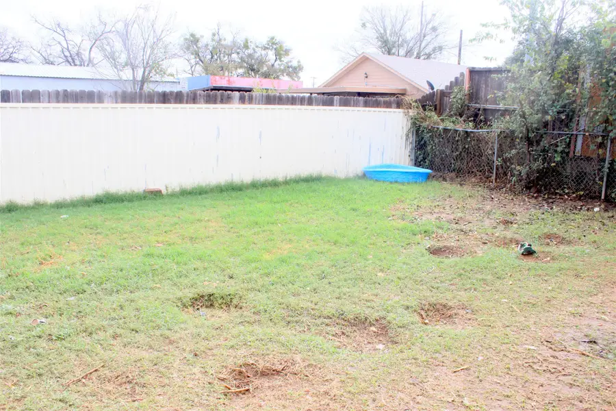 202 N Clear Street, San Saba, TX 76877 - Image #3