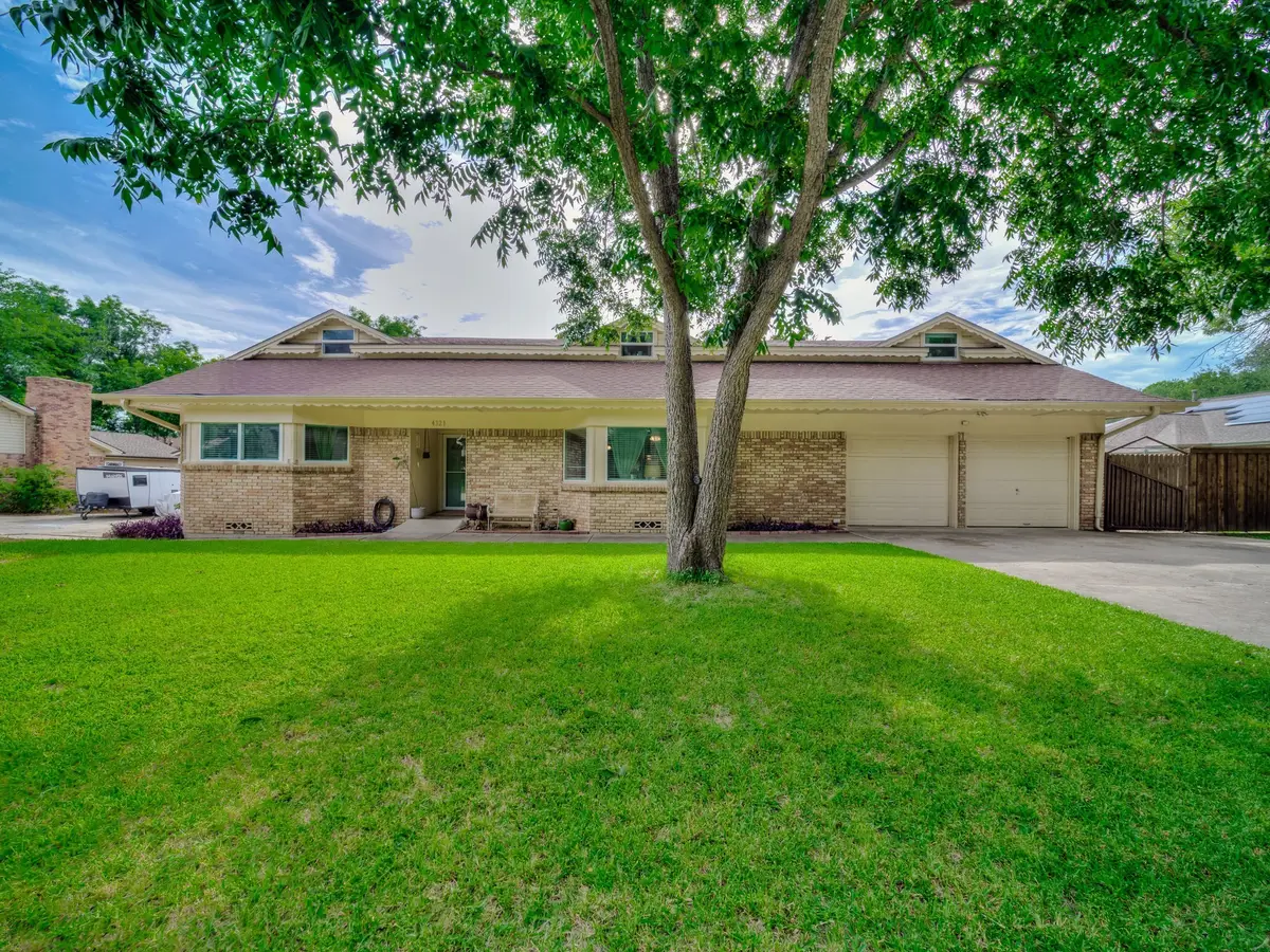 4321 Woodlake Drive, Lake Worth, TX 76135 - Image #1