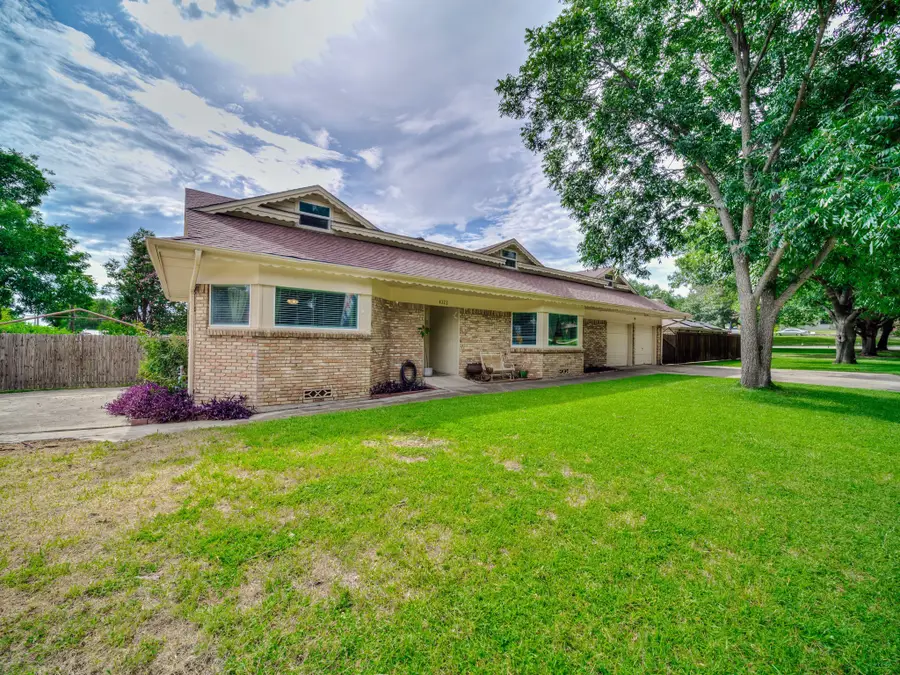 4321 Woodlake Drive, Lake Worth, TX 76135 - Image #2