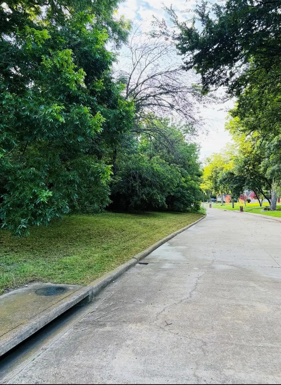 24 Sherwood Court, Cedar Hill, TX 75104 - Image #2