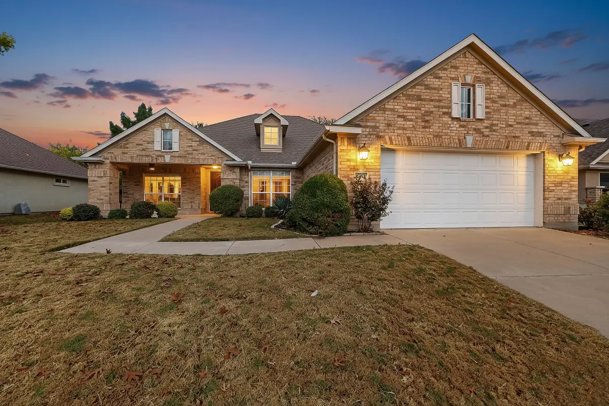 9516 Grandview Drive, Denton, TX 76207 - Image #1