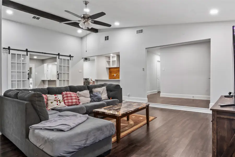 7306 Blackwillow Lane, Dallas, TX 75249 - Image #2