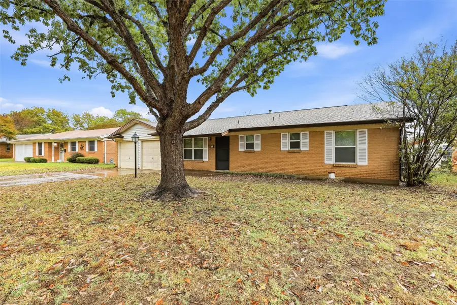 214 Jill Ann Drive, Burleson, TX 76028 - Image #2