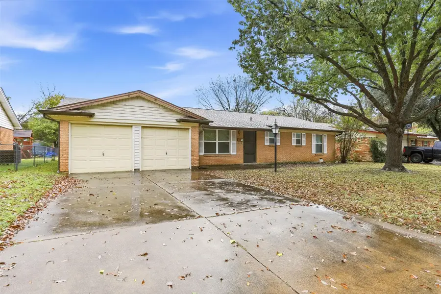 214 Jill Ann Drive, Burleson, TX 76028 - Image #3