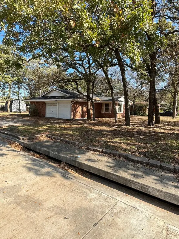 501 Merrill Drive, Bedford, TX 76022