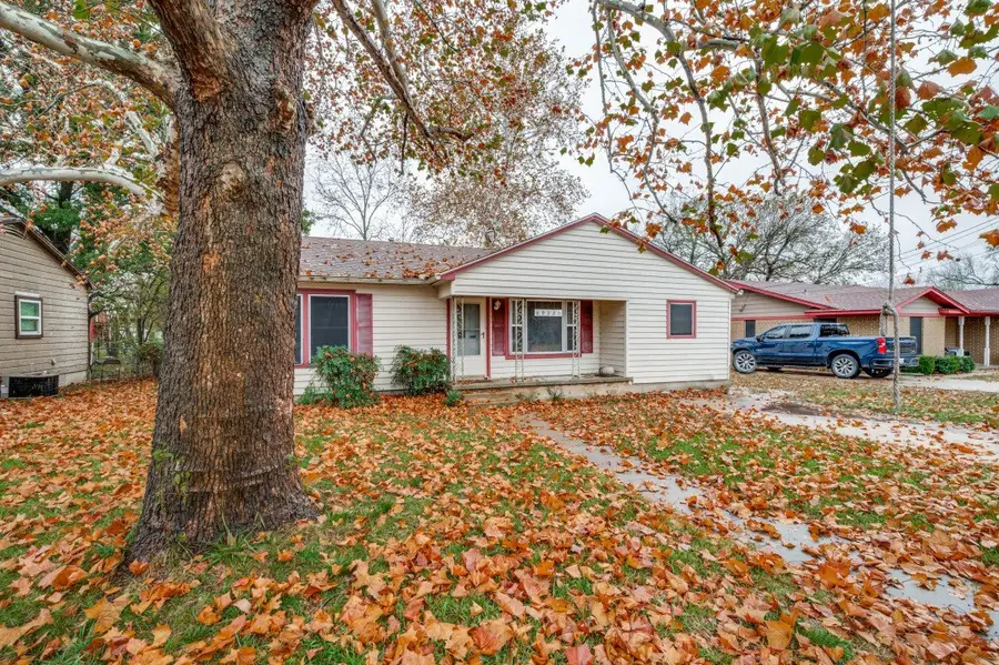 932 Moss Street, Gainesville, TX 76240 - Image #2