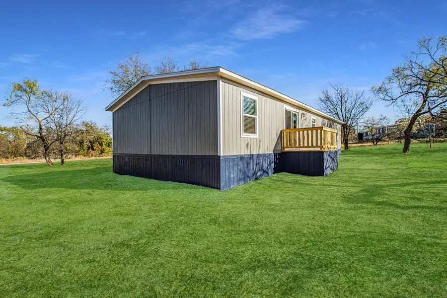 285 Cumberland Trail, Runaway Bay, TX 76426 - Image #3