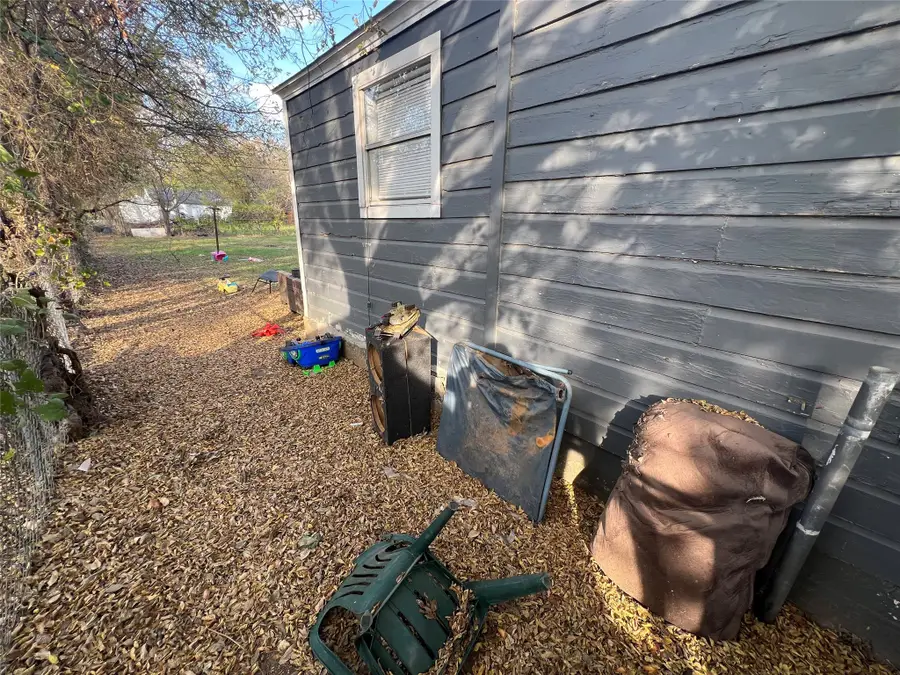 3705 S Littlejohn Avenue, Fort Worth, TX 76105 - Image #3