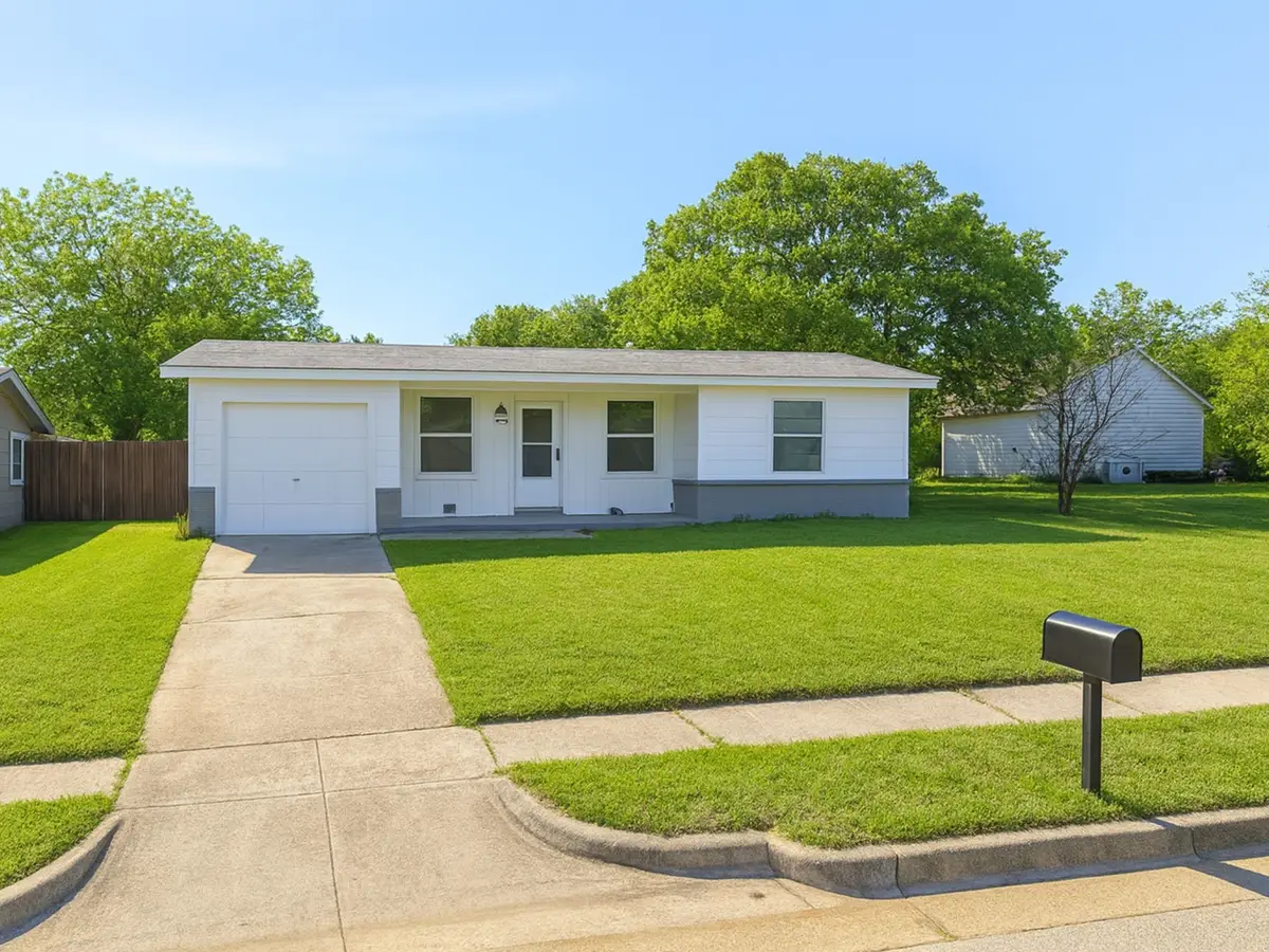 4305 Carmel Avenue, Fort Worth, TX 76119 - Image #1