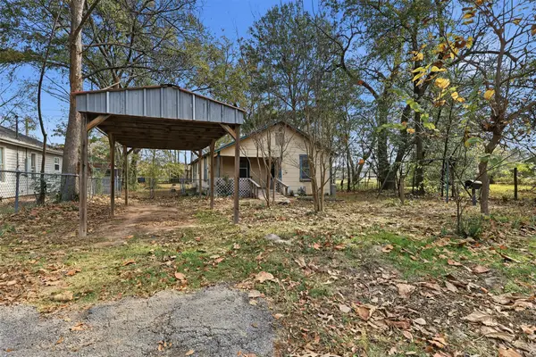 409 N Henry Street, Lindale, TX 75771