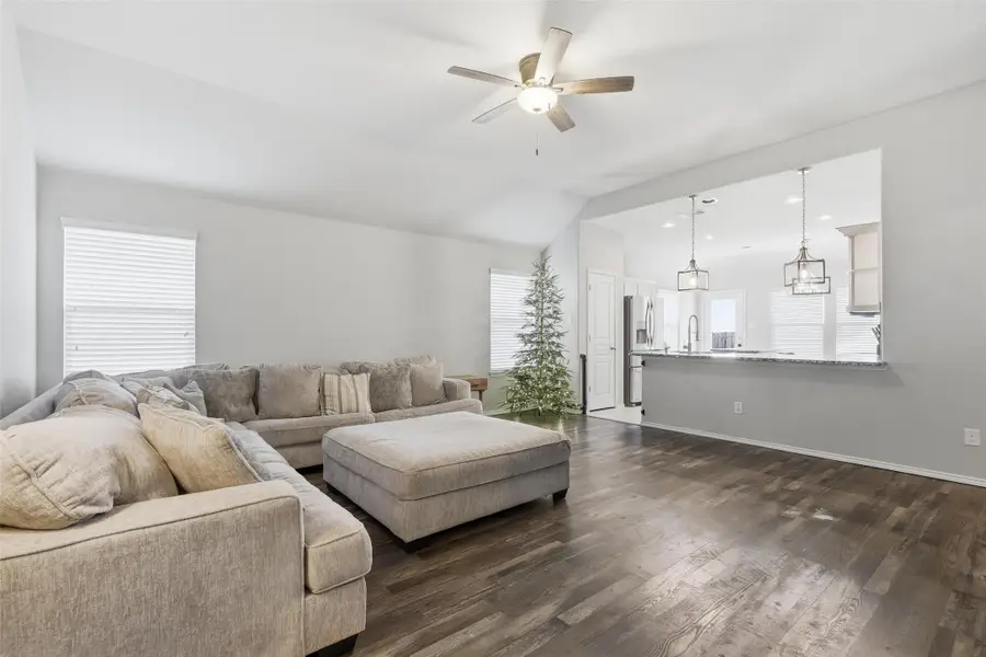 10329 Kingspoint Boulevard, Fort Worth, TX 76140 - Image #3