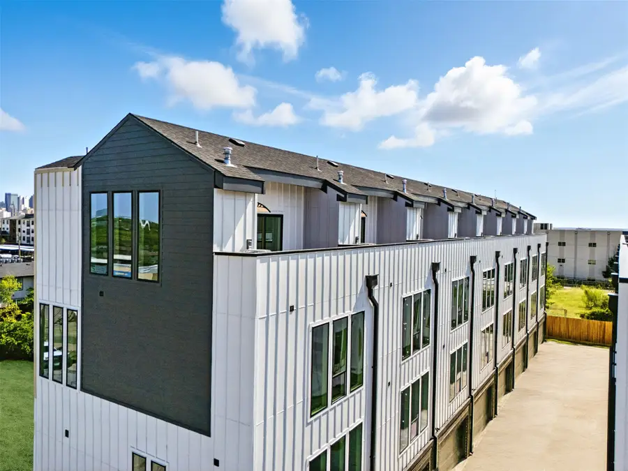 312 N Lancaster Avenue #Bldg 1, Dallas, TX 75203 - Image #2