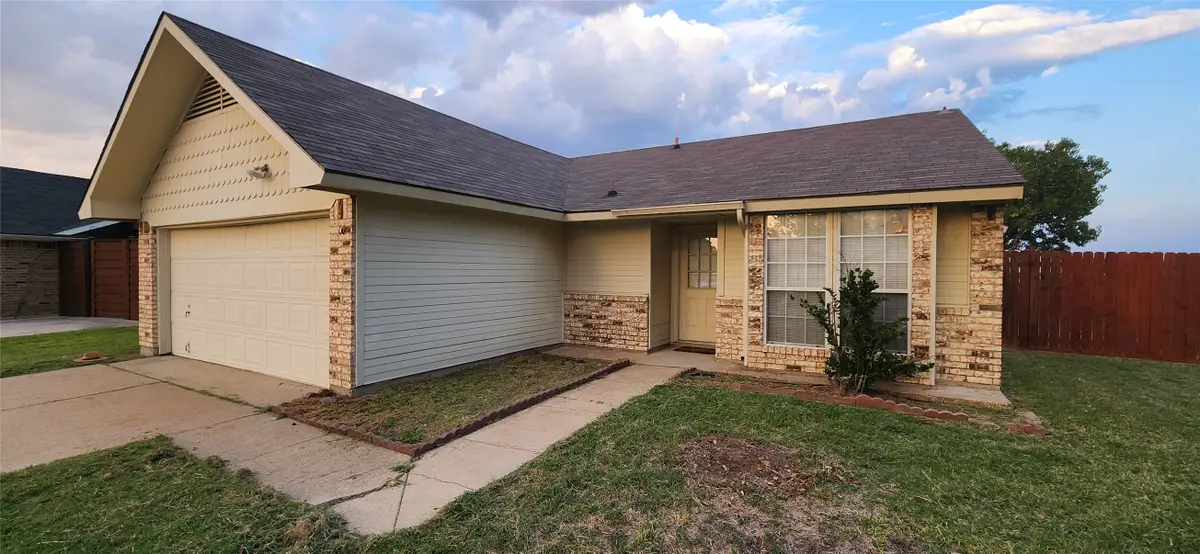 200 Seagull Court, Irving, TX 75060 - Image #1
