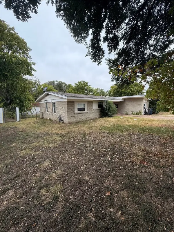 5504 Wheaton Drive, Fort Worth, TX 76133