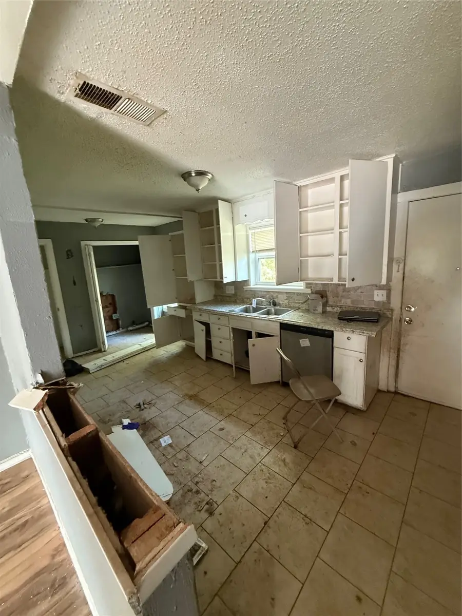 4001 Fitzhugh Avenue, Fort Worth, TX 76105 - Image #2