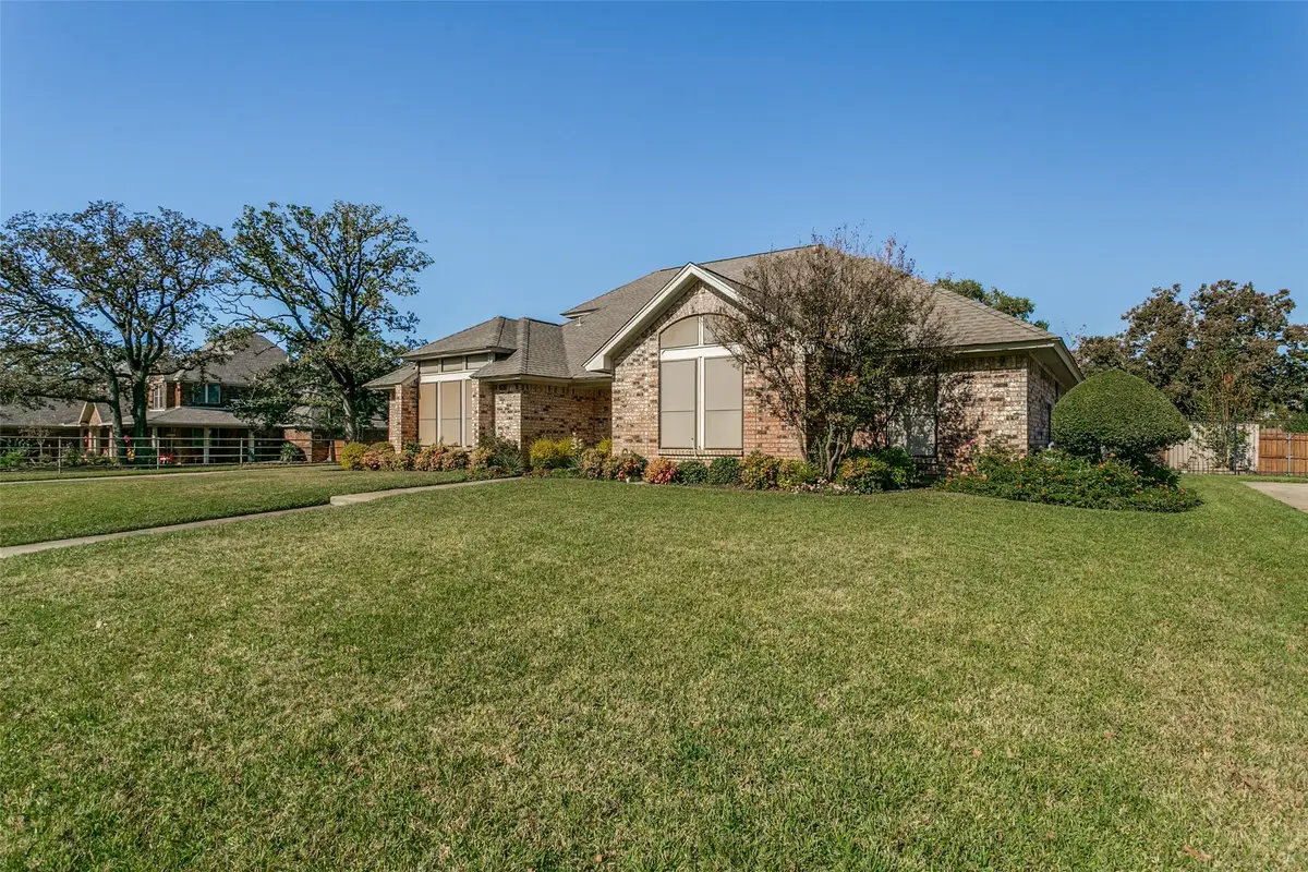 7301 Londonderry Drive, North Richland Hills, TX 76182 - Image #1