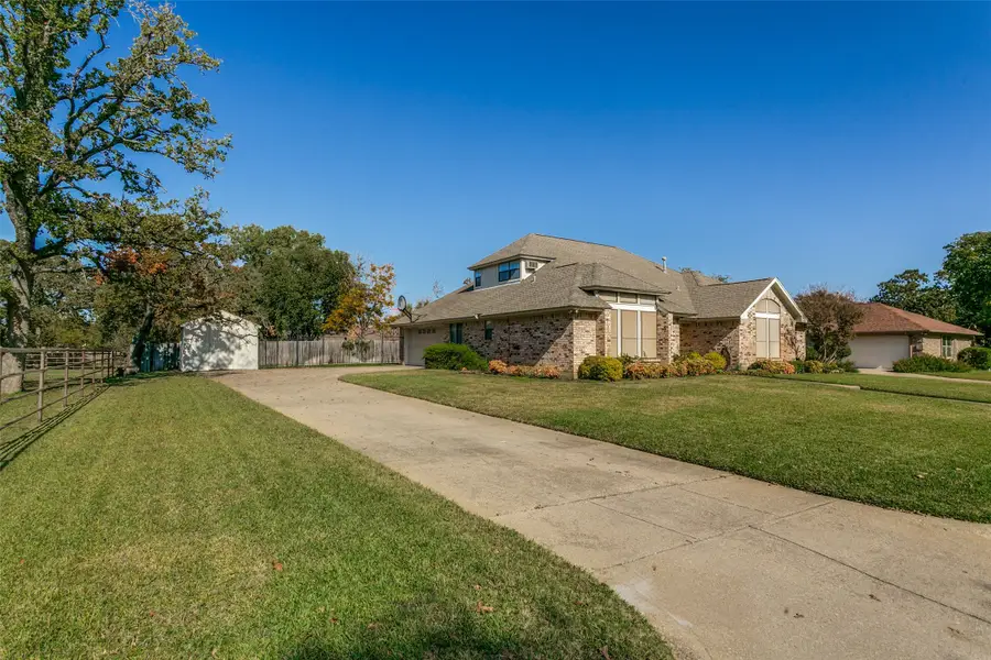 7301 Londonderry Drive, North Richland Hills, TX 76182 - Image #2