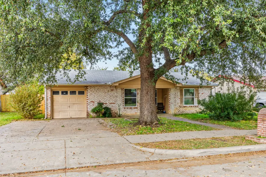 1513 Glynn Oaks Drive, Arlington, TX 76010 - Image #2