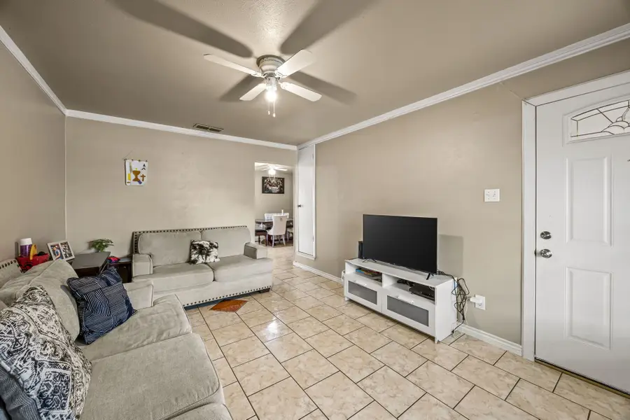 1513 Glynn Oaks Drive, Arlington, TX 76010 - Image #3