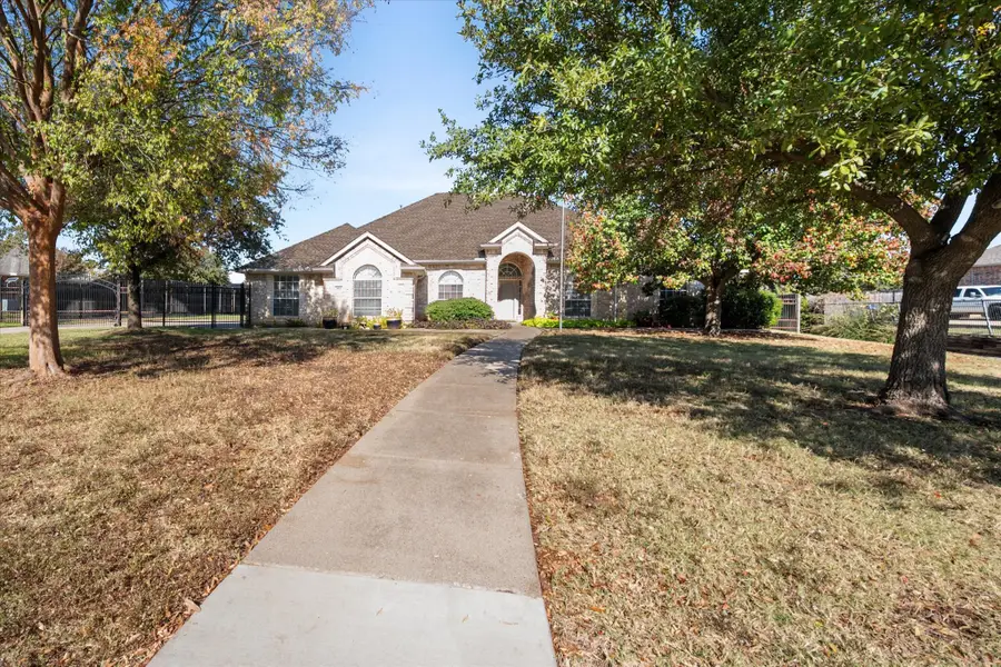 913 Shady Vale Drive, Kennedale, TX 76060 - Image #2