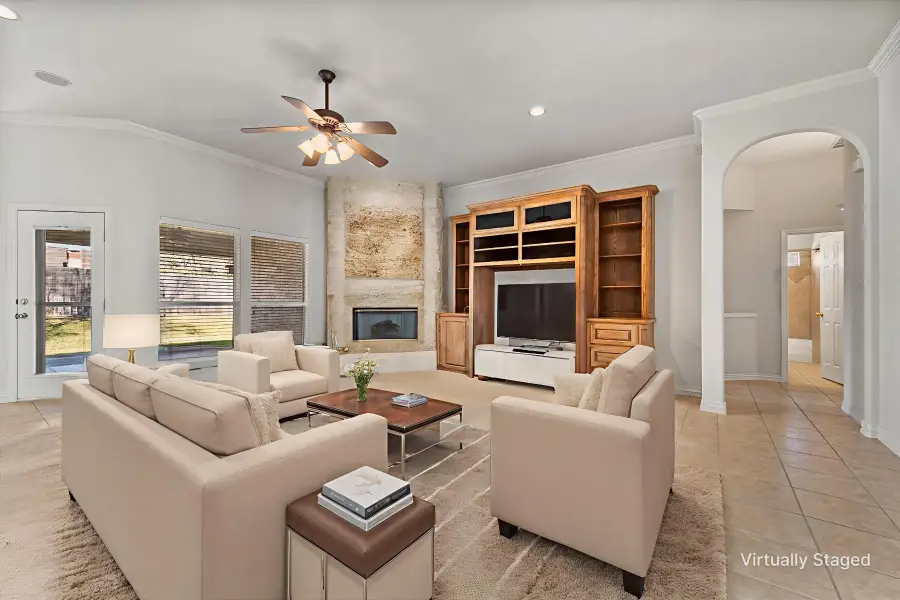 913 Shady Vale Drive, Kennedale, TX 76060 - Image #3