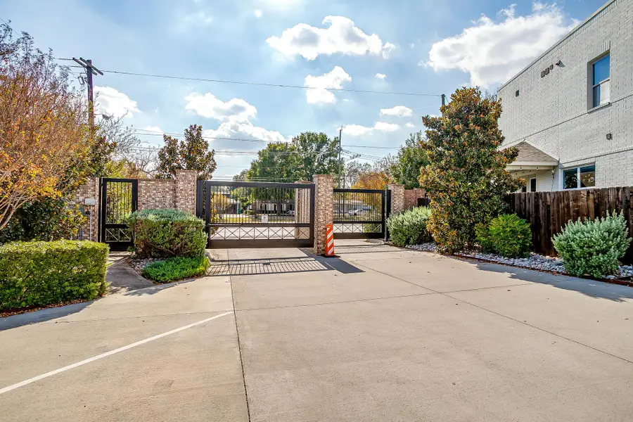 109 Crossroads Circle, Westworth Village, TX 76114 - Image #2