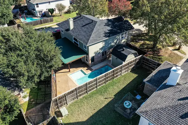 321 Georgian Oak Court, Lake Dallas, TX 75065