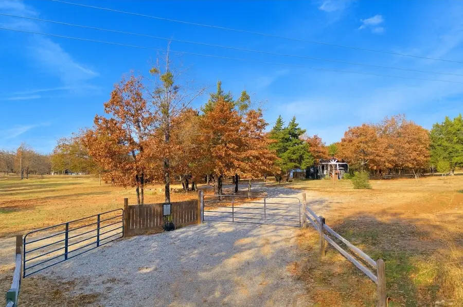 777 Caddo Hills Road, Caddo, OK 74729 - Image #2