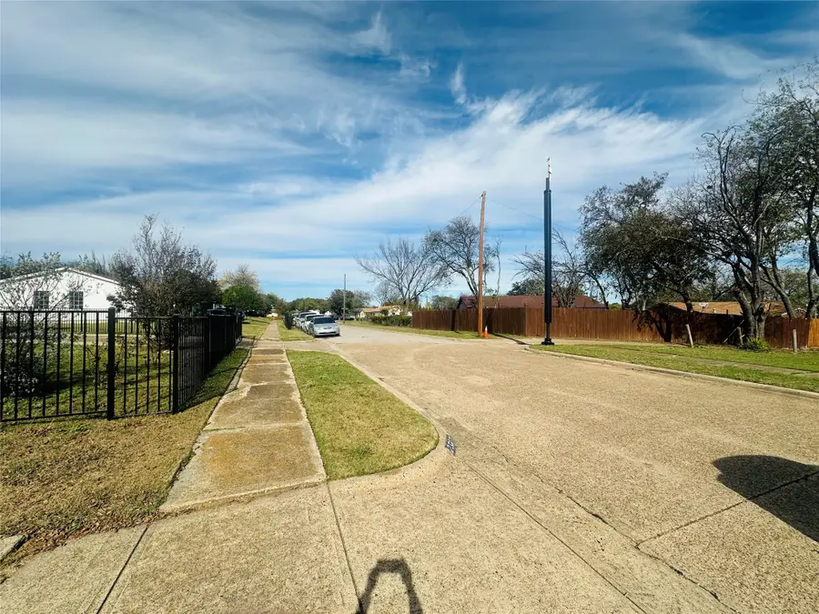 2567 Wood Valley Drive, Dallas, TX 75211 - Image #2