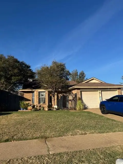 115 Valley Spring Drive, Arlington, TX 76018