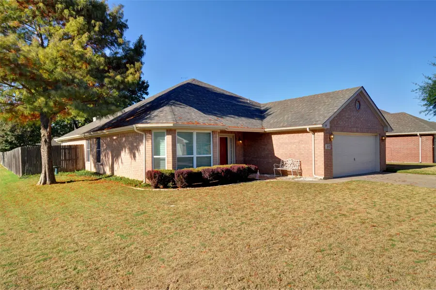 301 Mary Kay Court, Burleson, TX 76028 - Image #2