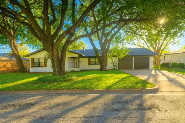 2120 Nottingham Boulevard, Fort Worth, TX 76112