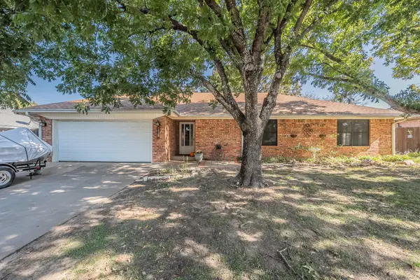 518 Meadowbrook Street, Lake Dallas, TX 75065