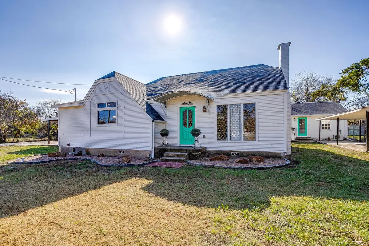 619 W Live Oak Street, Jacksboro, TX 76458 - Image #1