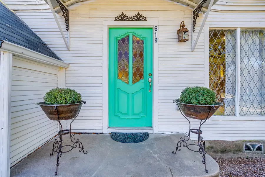 619 W Live Oak Street, Jacksboro, TX 76458 - Image #2