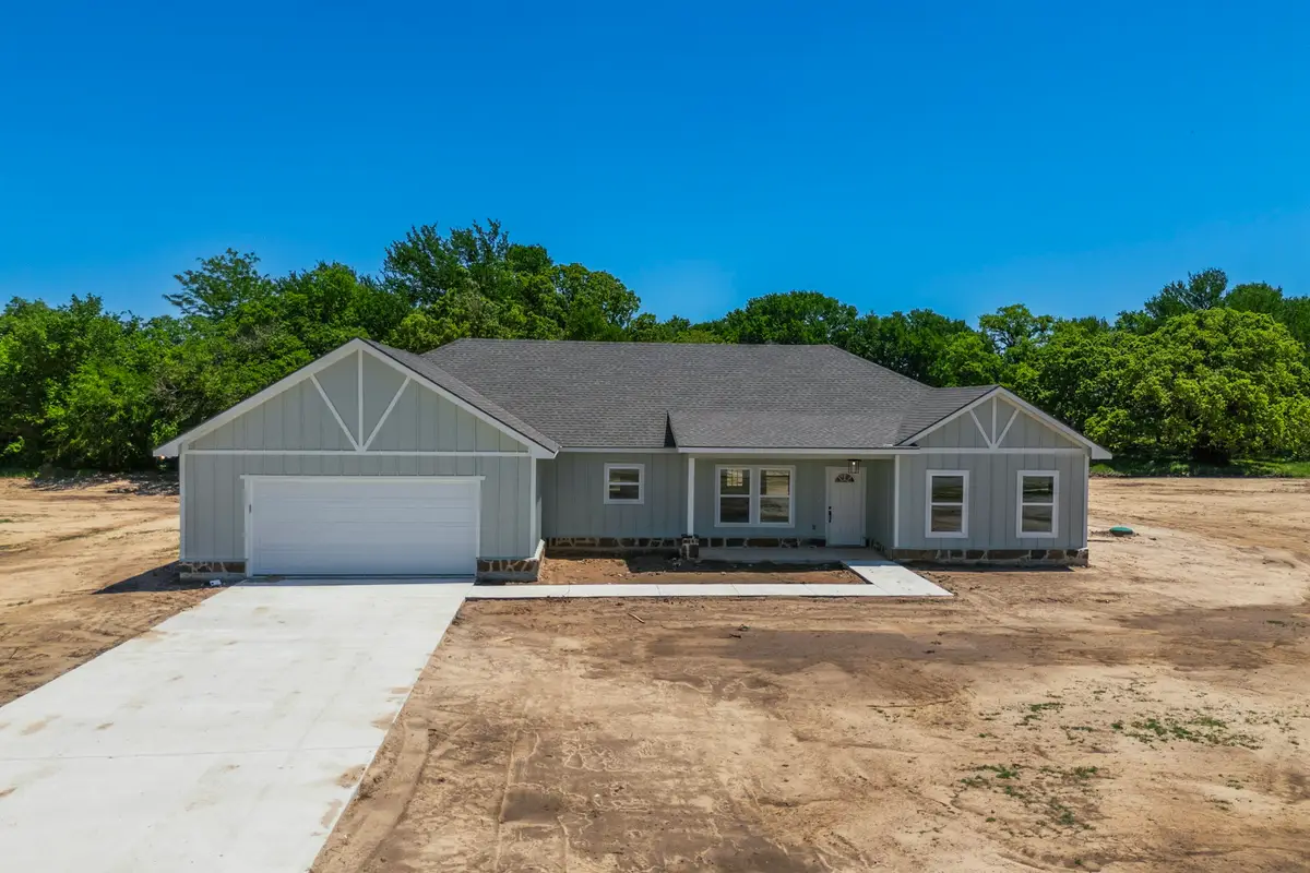 186 Smyrna Meadows Lane, Sunset, TX 76270 - Image #1