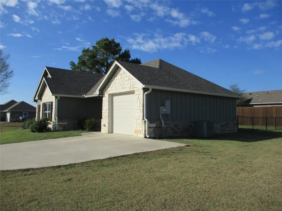 207 Mill Street, Emory, TX 75440 - Image #2