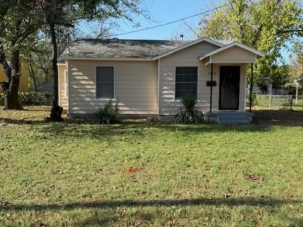 1913 Woods Lane, Haltom City, TX 76117