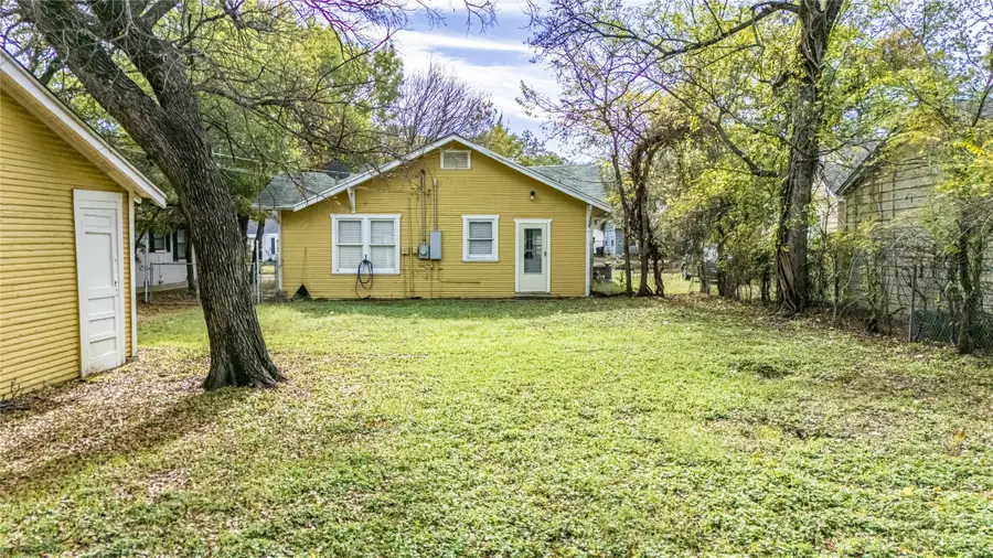 2317 Honeysuckle Avenue, Fort Worth, TX 76111 - Image #2