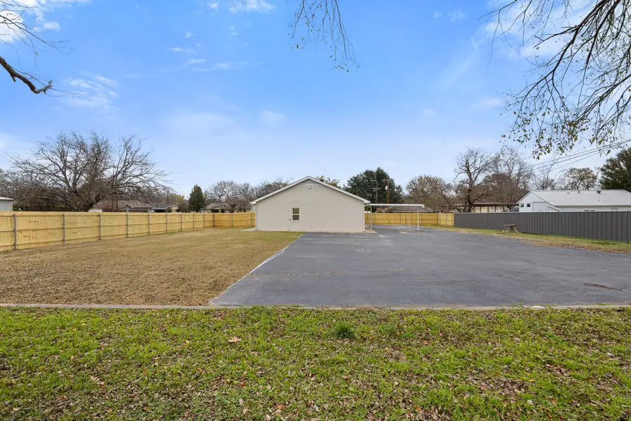 1812 Carpenter Street, Bridgeport, TX 76426 - Image #3