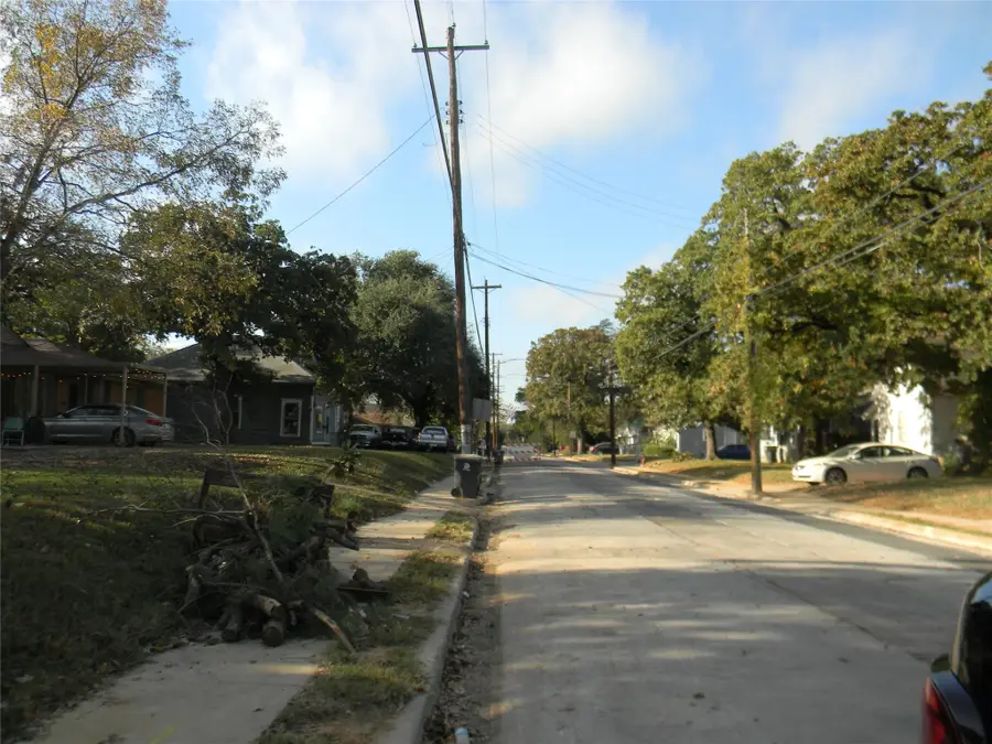 3210 Carpenter Avenue, Dallas, TX 75215 - Image #2