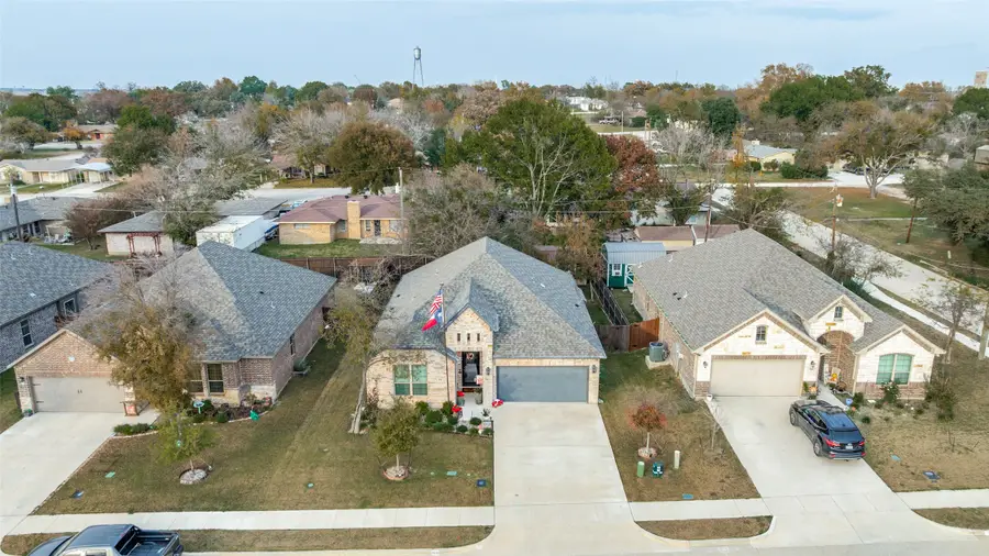 306 Osage Court, Krum, TX 76249 - Image #2
