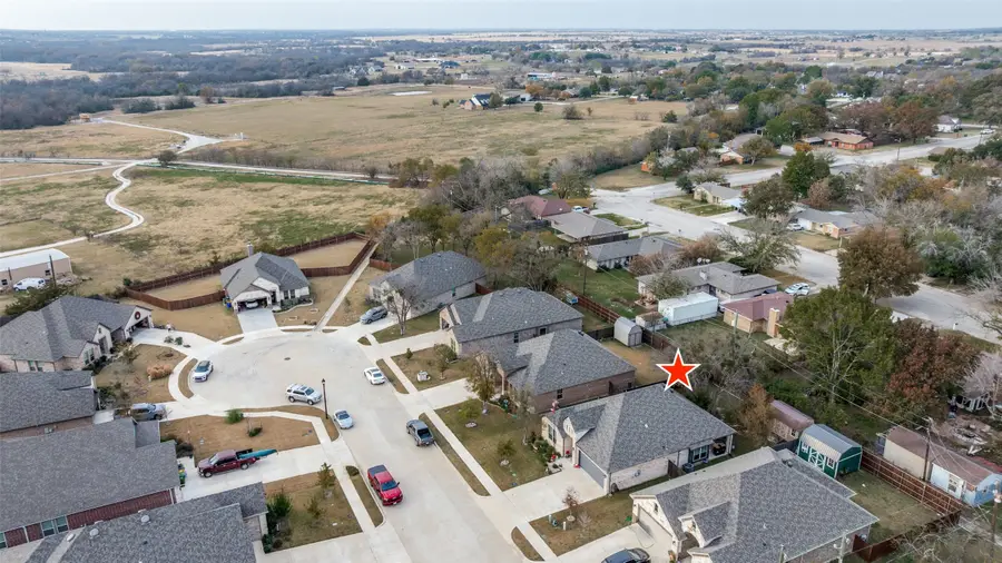 306 Osage Court, Krum, TX 76249 - Image #3