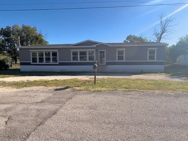 705 W Pierce Street, Winters, TX 79567