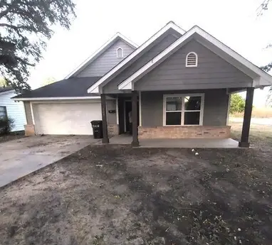 207 E Mccoulskey Street, Terrell, TX 75160