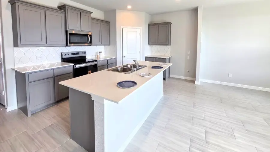 661 Harvey Street, Grandview, TX 76050 - Image #2