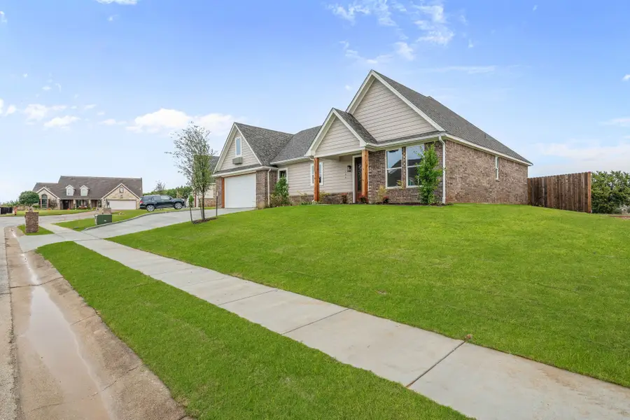 104 Skyline Drive, Glen Rose, TX 76043 - Image #3