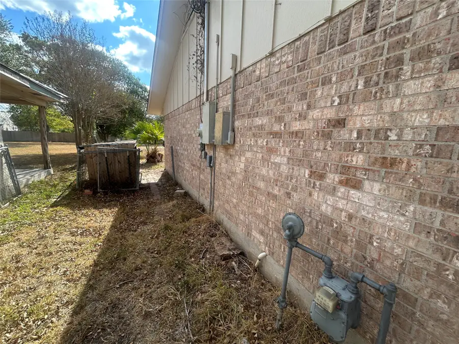 607 W Johnson Street, Cuero, TX 77954 - Image #2